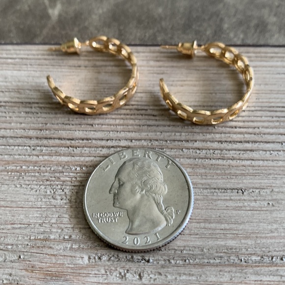 6/$8 NEW Gold Tone Hoop Earrings - Picture 11 of 14